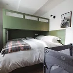 Within The Village Appartement