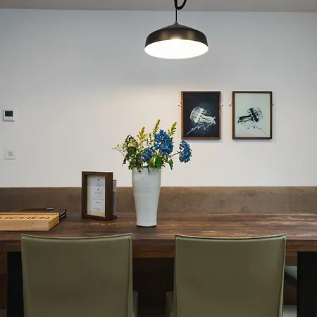 Apartment Within The Village *