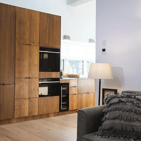 Apartment Within The Village *
