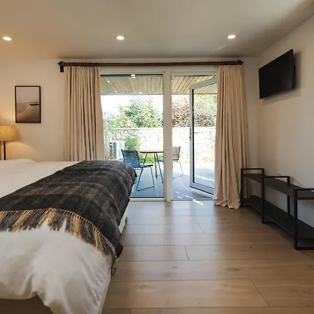 Within The Village Apartment Roundstone