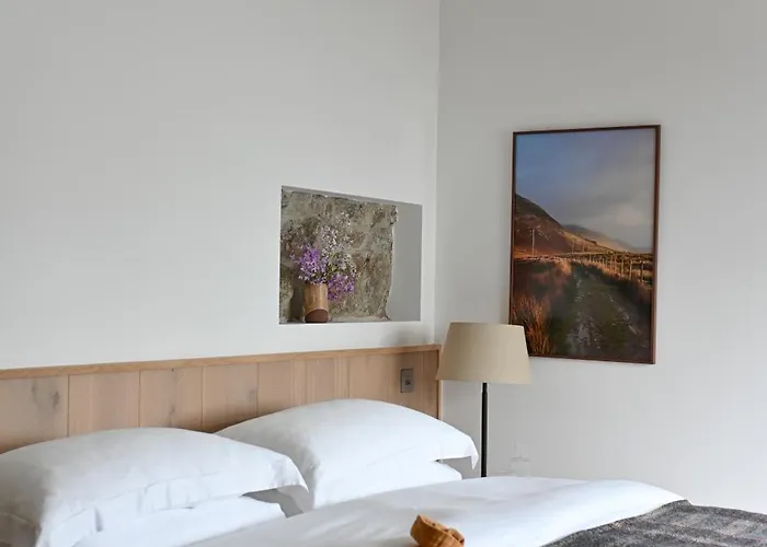 Within The Village * Раундстоун